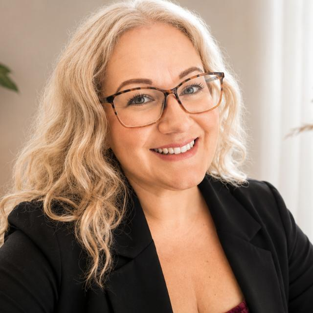 Donna-Louise, founder of Bella Luna Marketing Studio